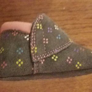 See Kai Run first walker Monroe shoes. 6-12 M.